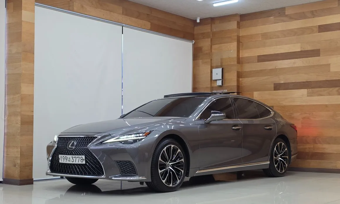 Lexus LS