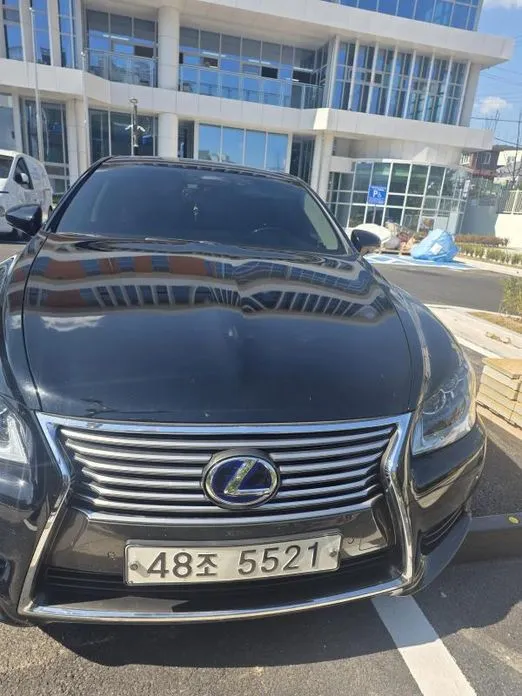 Lexus LS