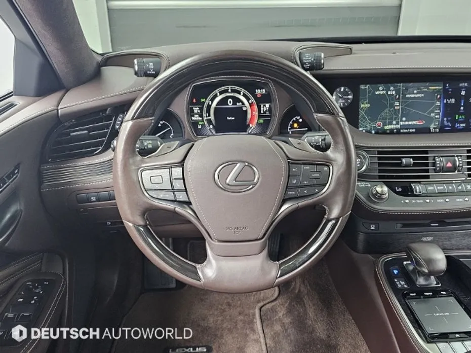 Lexus LS