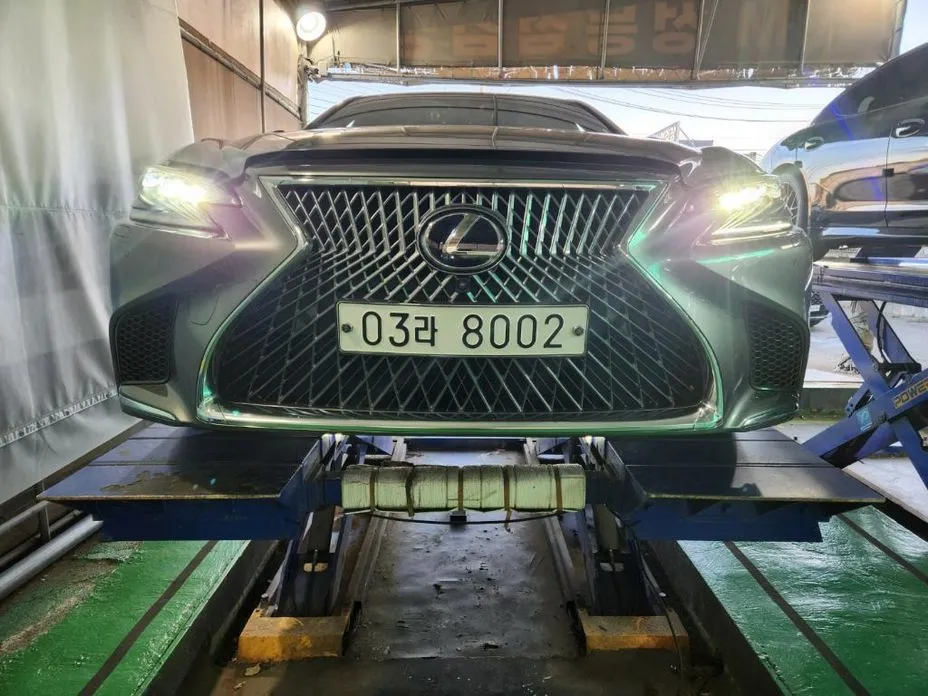 Lexus LS