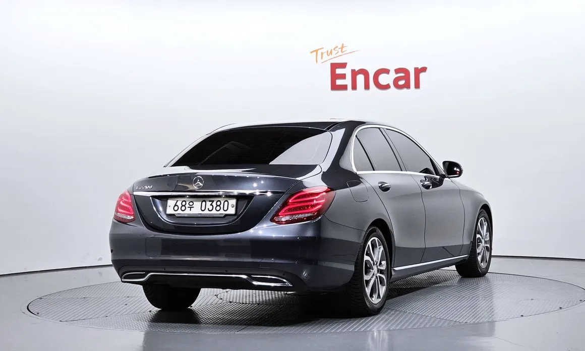Mercedes-Benz C-Class