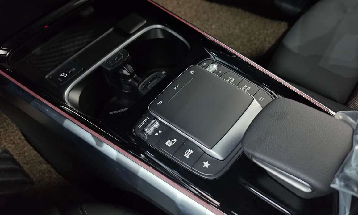 Mercedes-Benz EQB