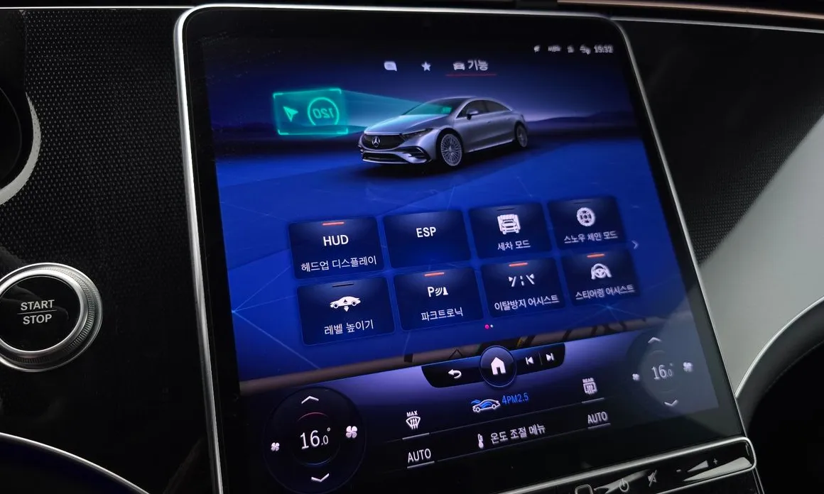Mercedes-Benz EQS
