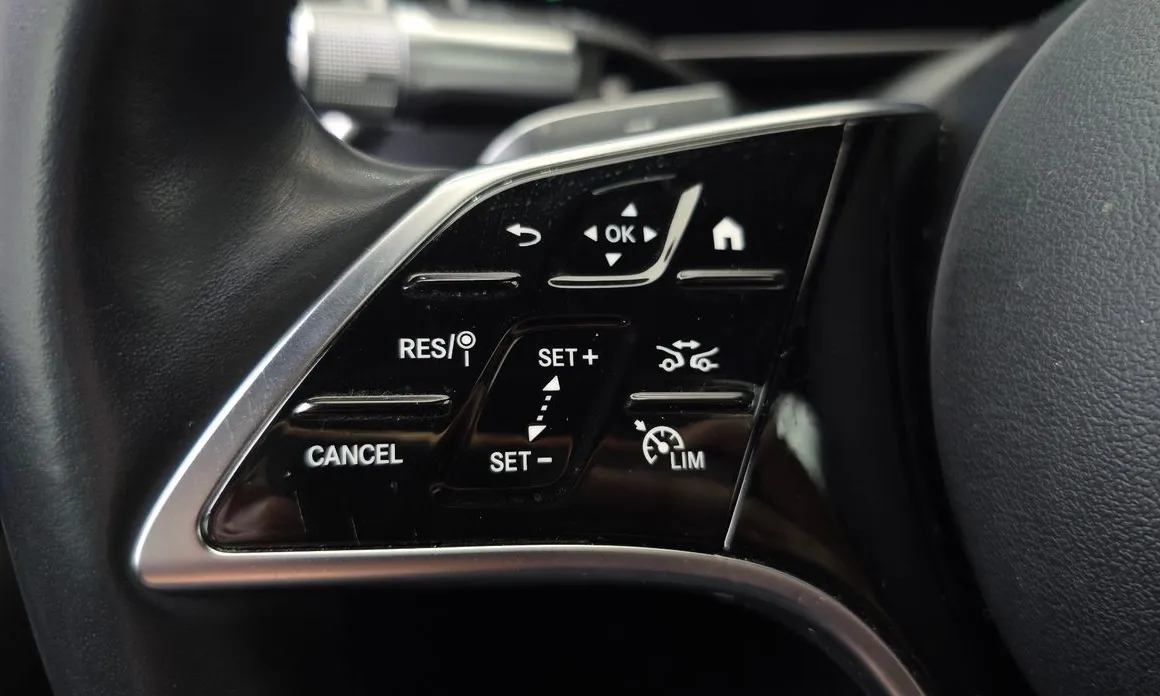 Mercedes-Benz EQS