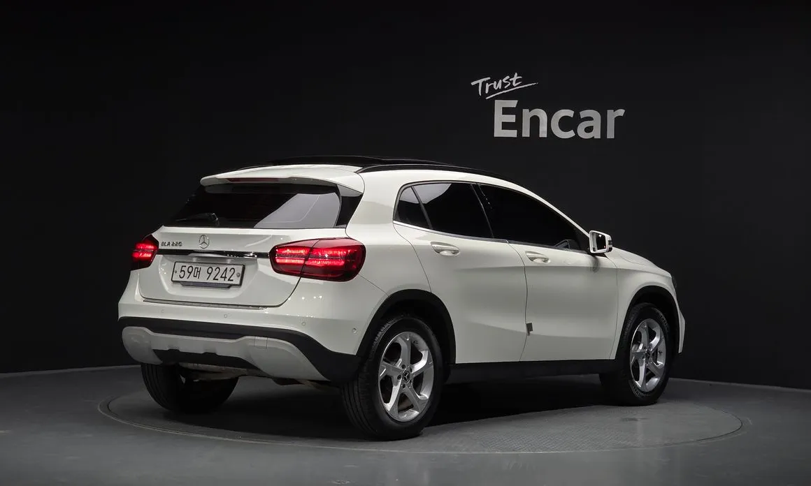 Mercedes-Benz GLA-Class