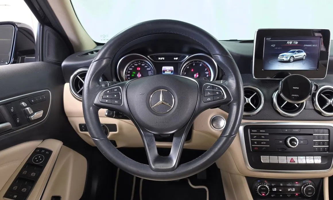 Mercedes-Benz GLA-Class