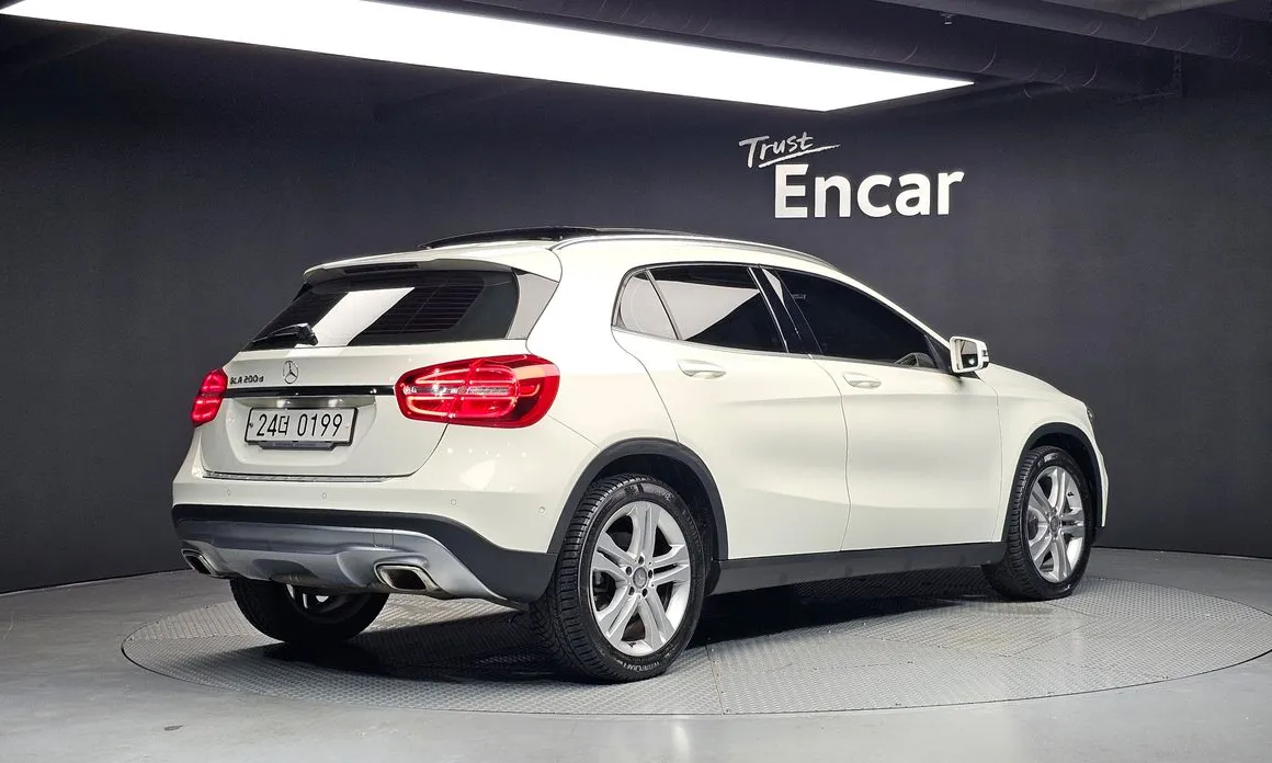 Mercedes-Benz GLA-Class