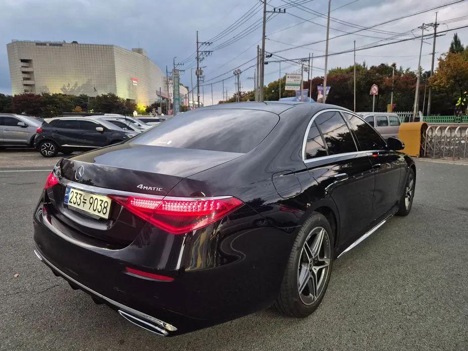 Mercedes-Benz S-Class