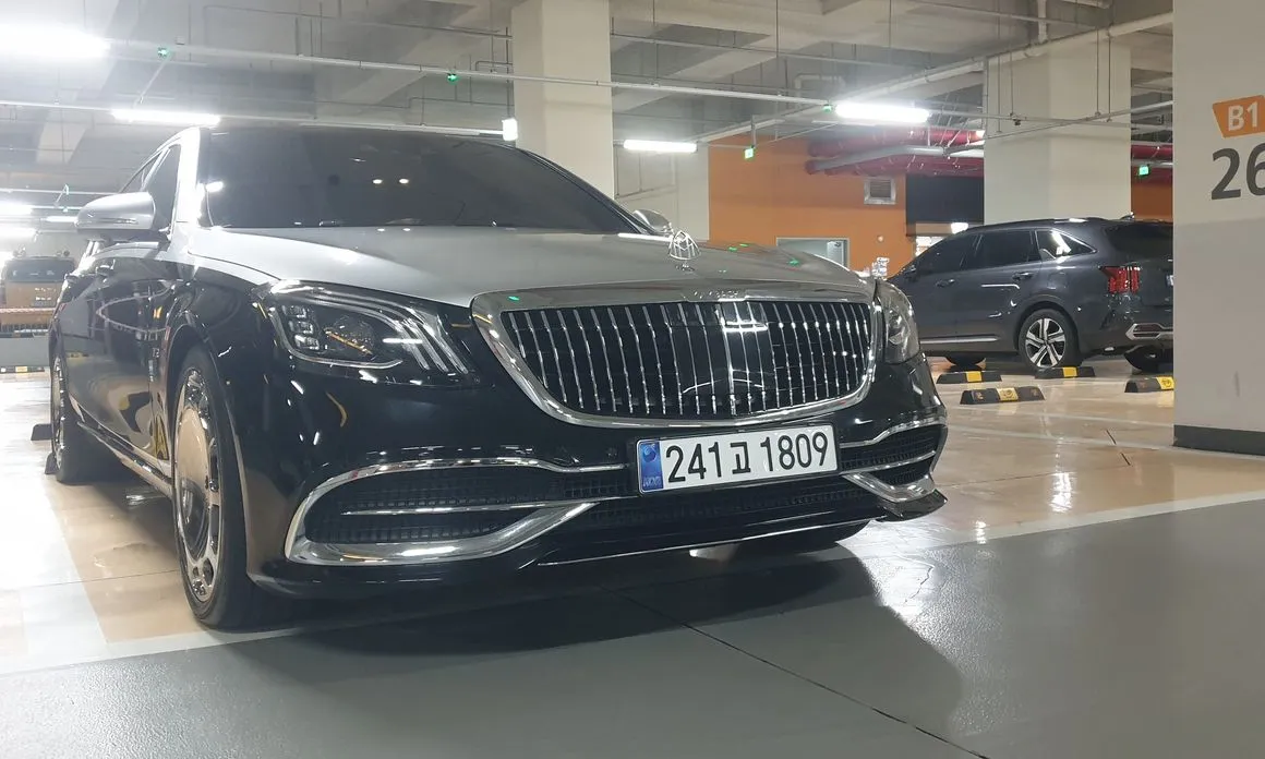 Mercedes-Benz S-Class