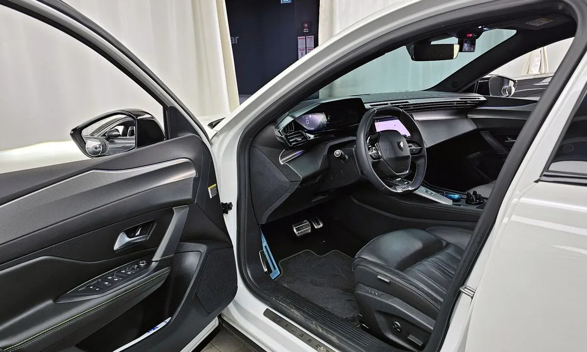Peugeot 408