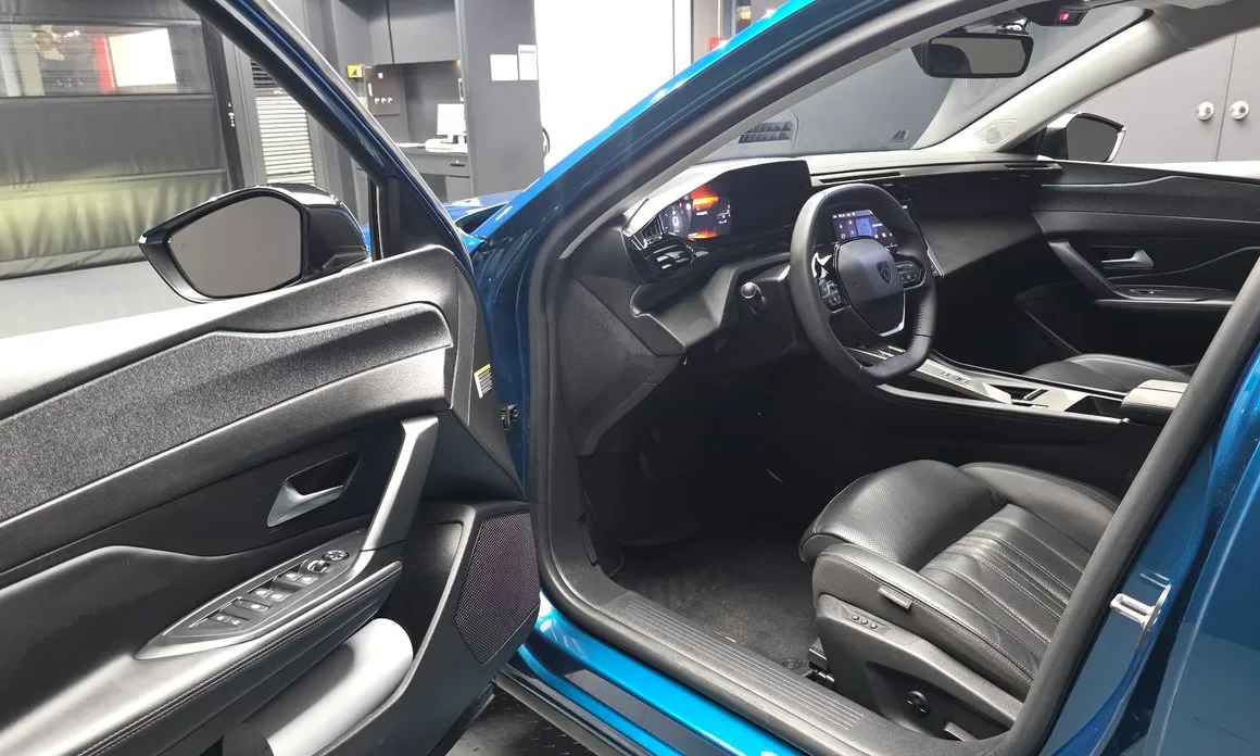 Peugeot 408