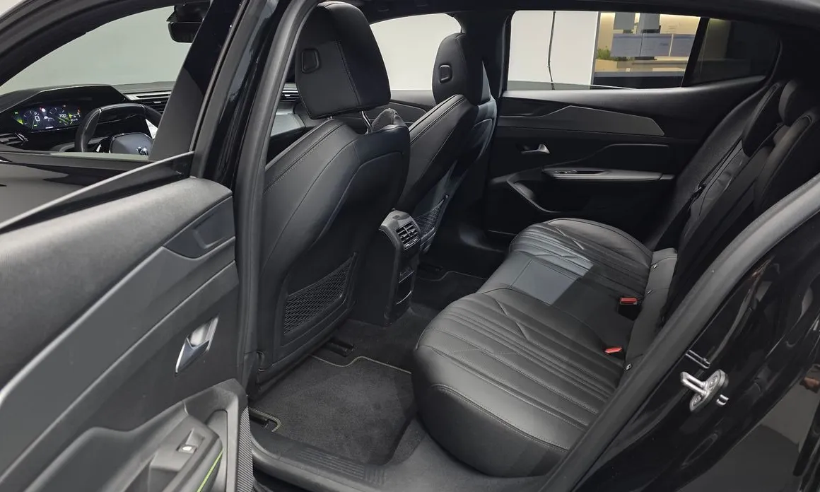 Peugeot 408