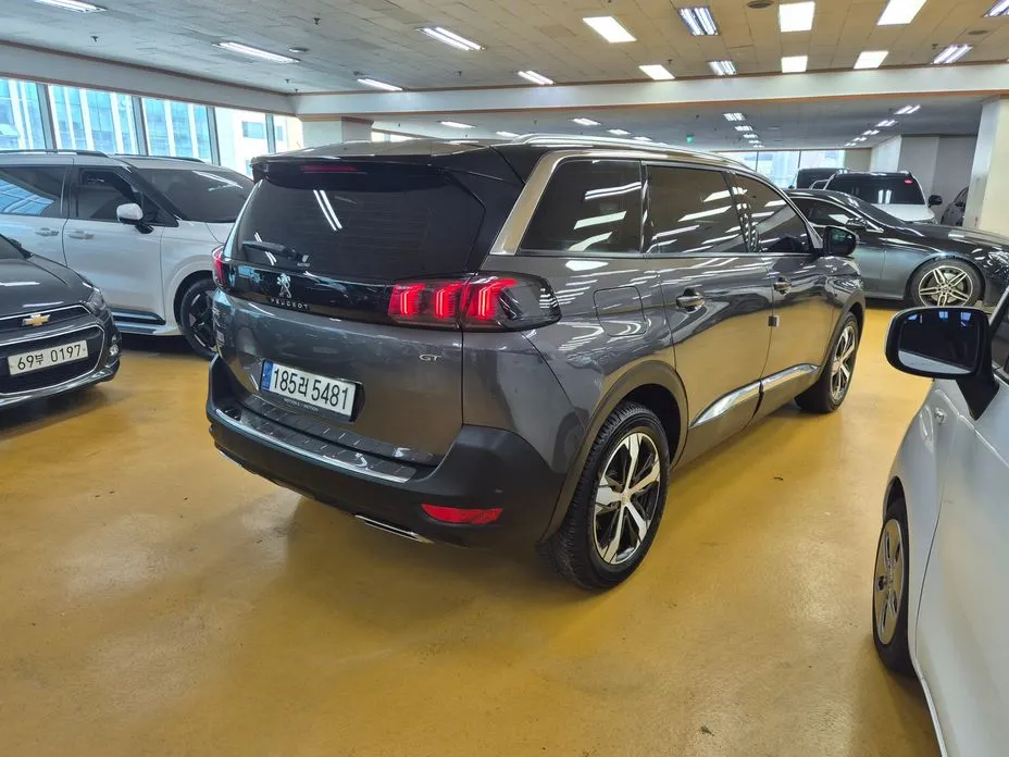 Peugeot 5008