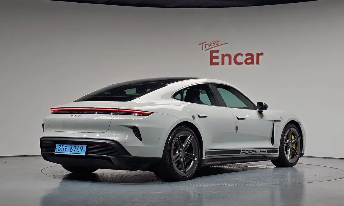 Porsche Taycan