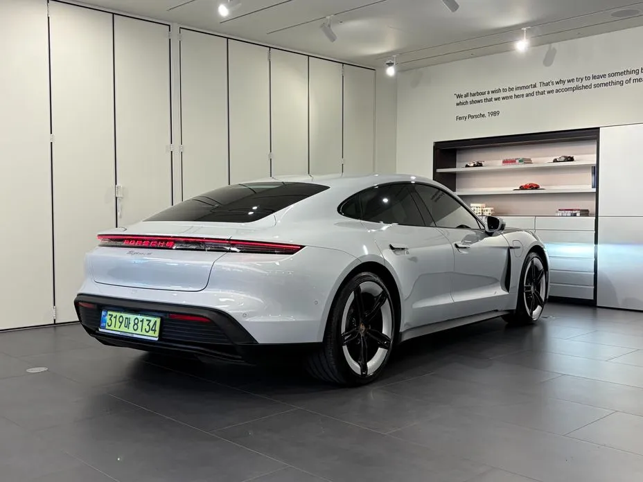 Porsche Taycan