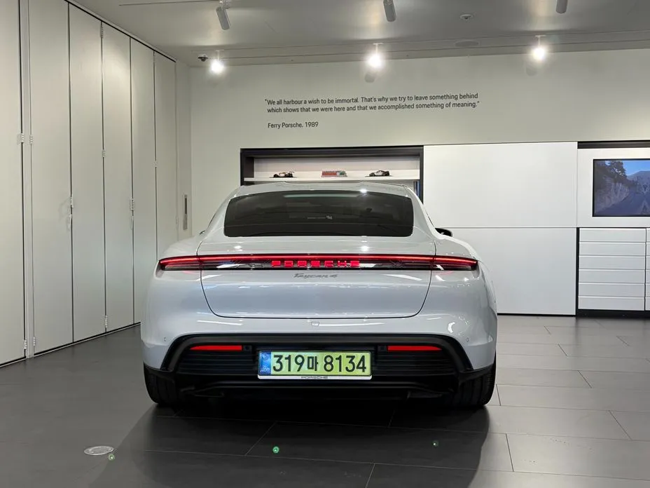 Porsche Taycan