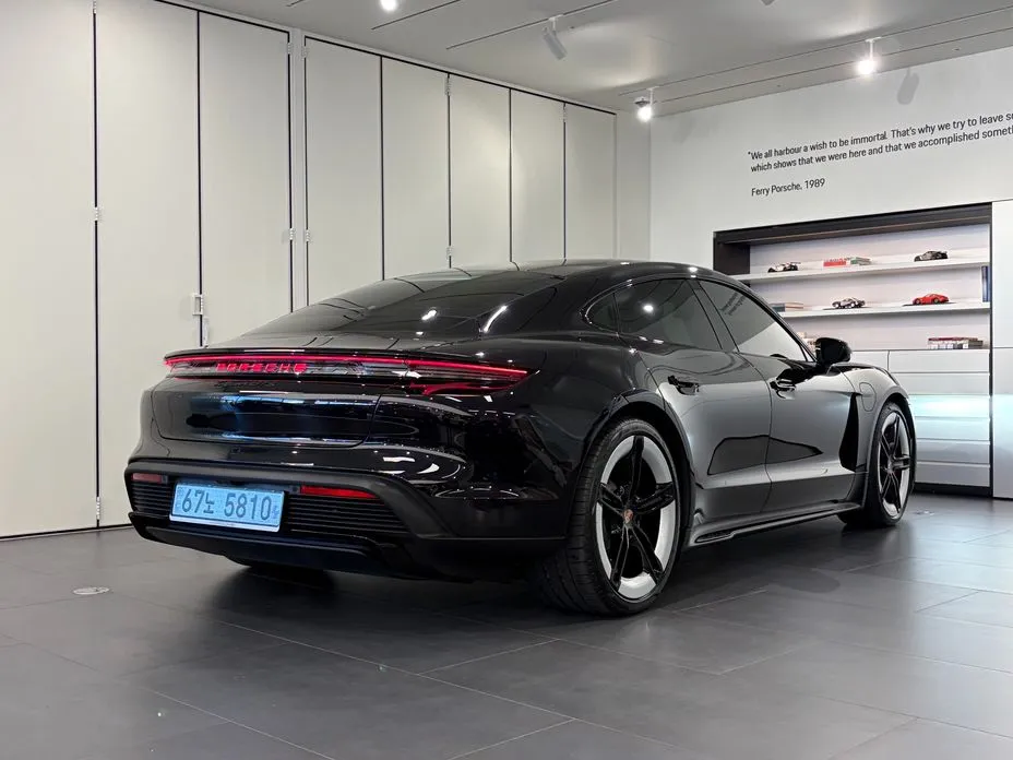 Porsche Taycan
