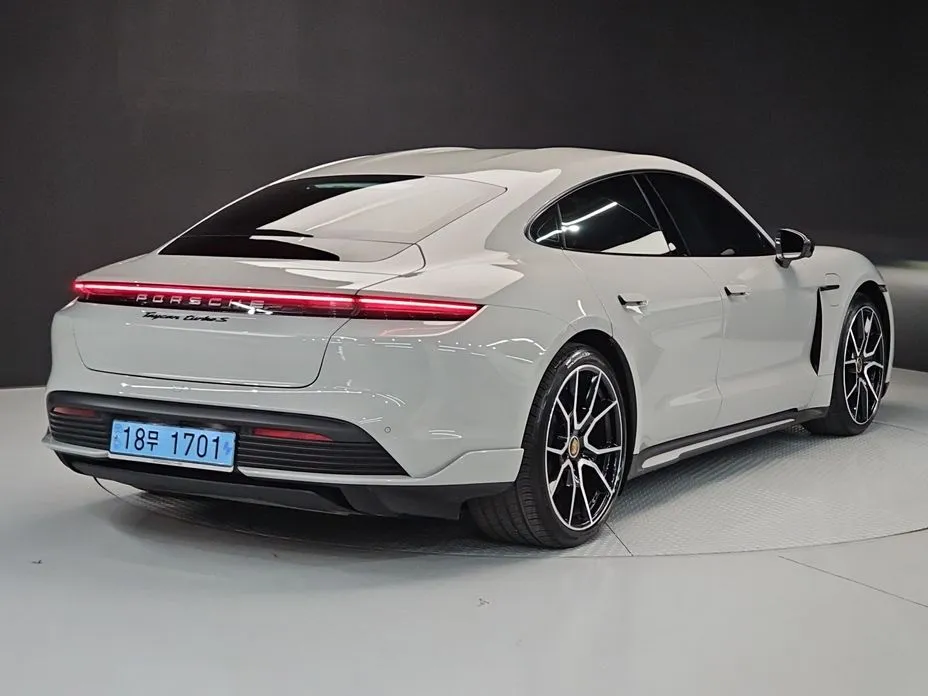 Porsche Taycan