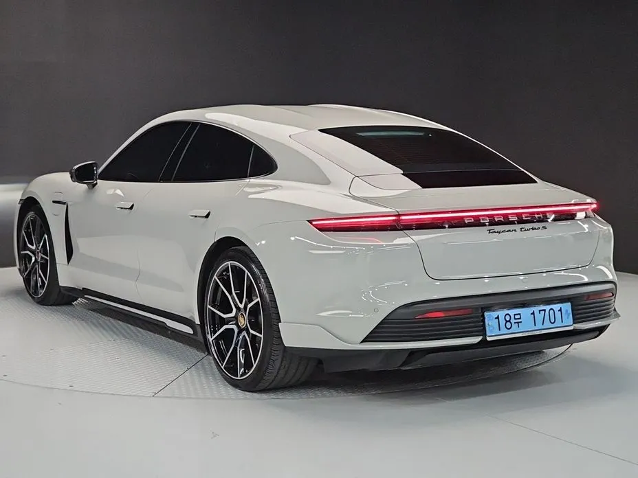 Porsche Taycan