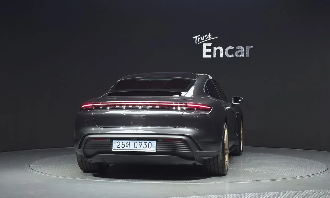 Porsche Taycan