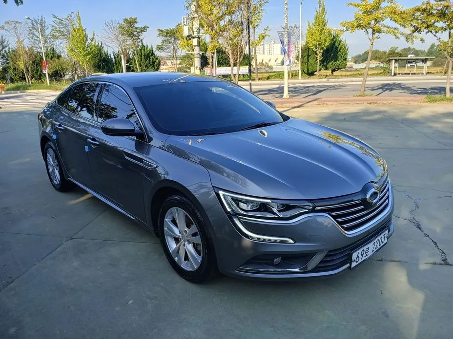 Renault SM6