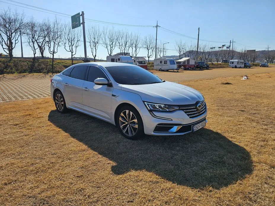 Renault SM6