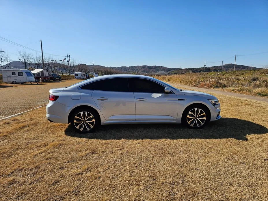 Renault SM6