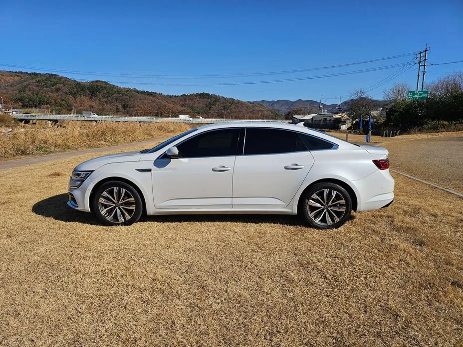 Renault SM6
