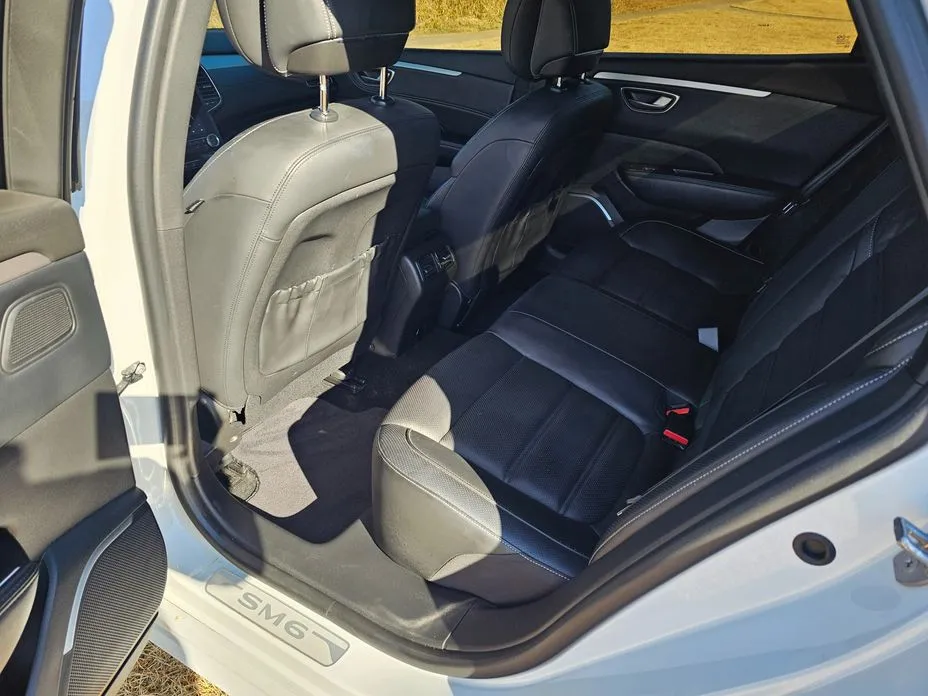 Renault SM6