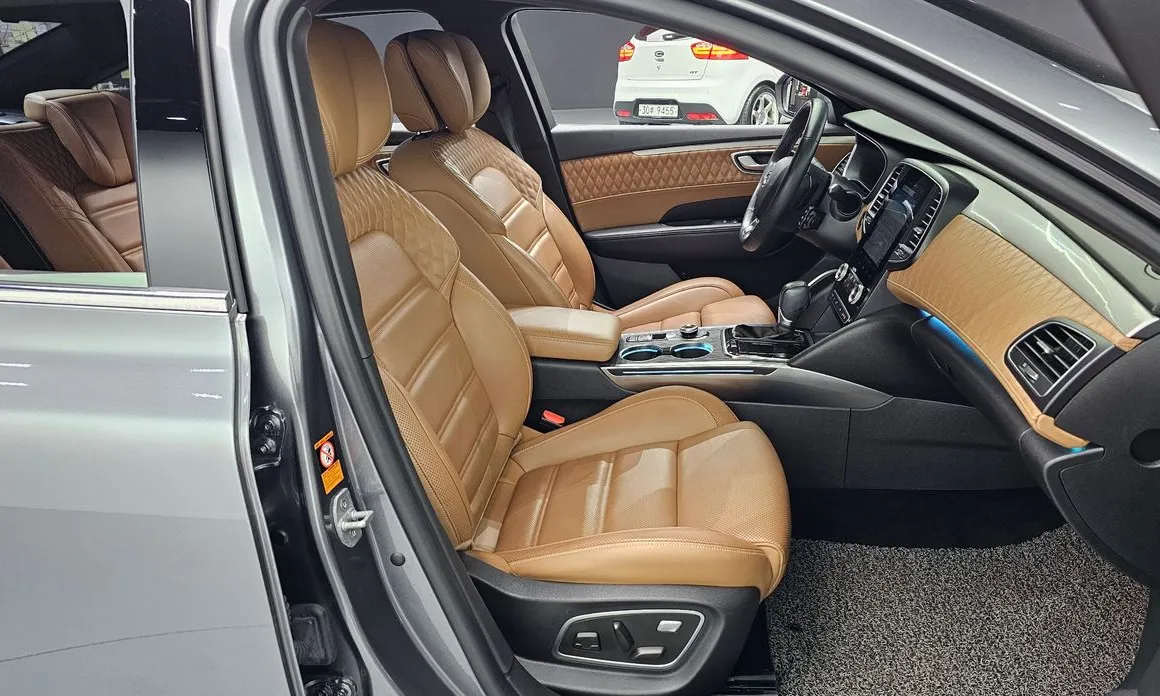 Renault SM6