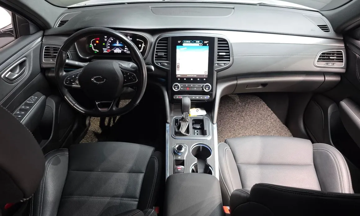 Renault SM6