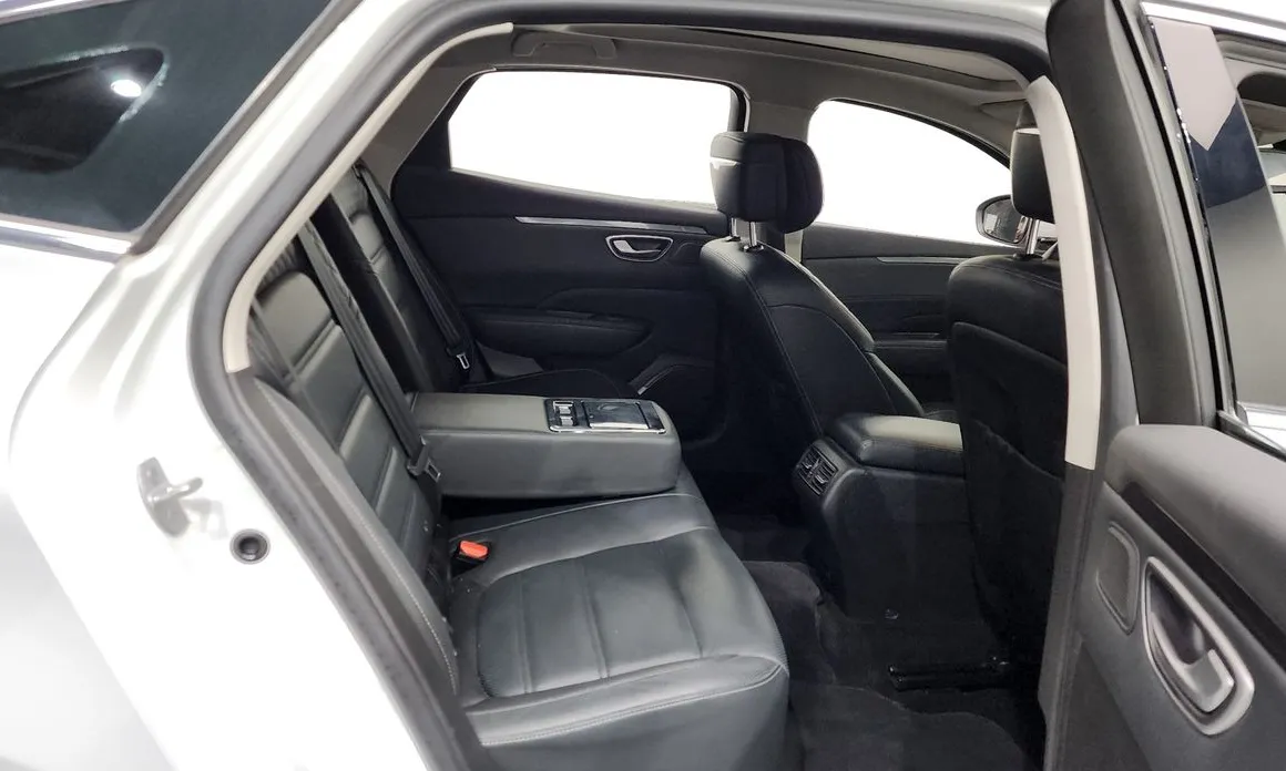 Renault SM6
