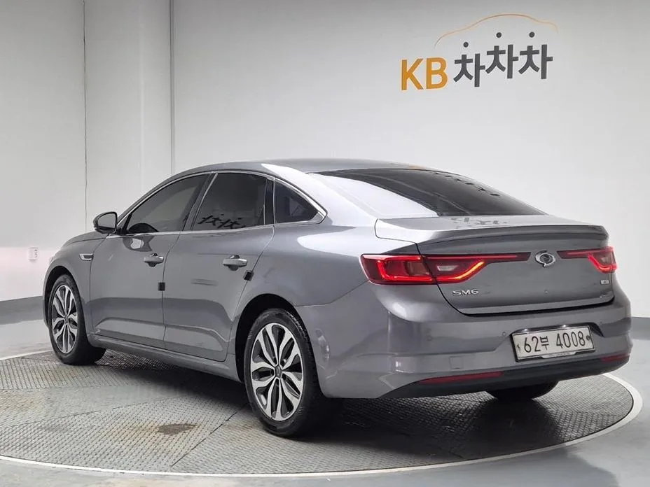 Renault SM6