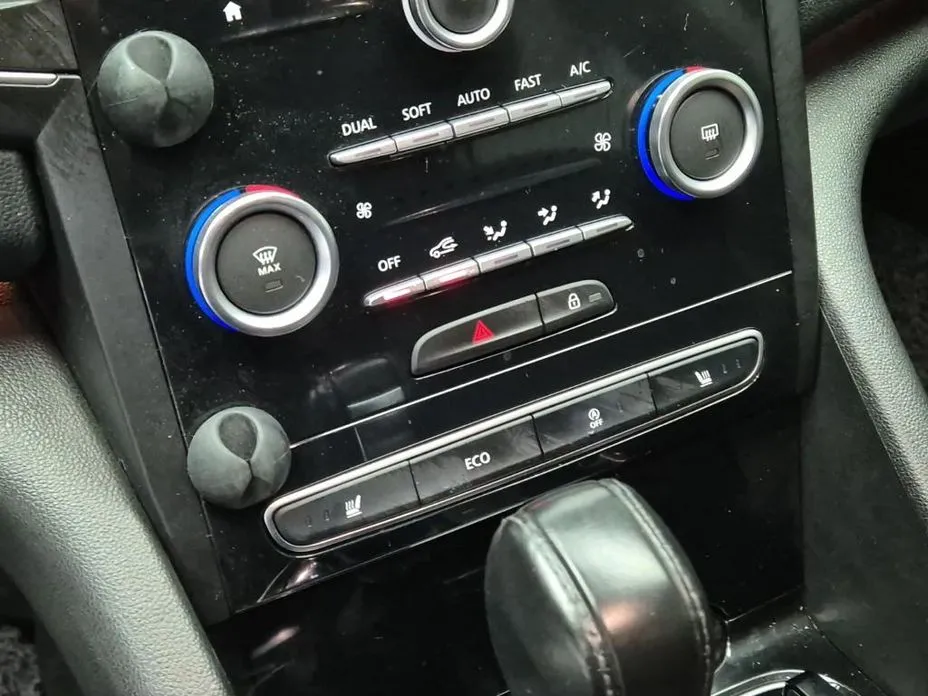 Renault SM6