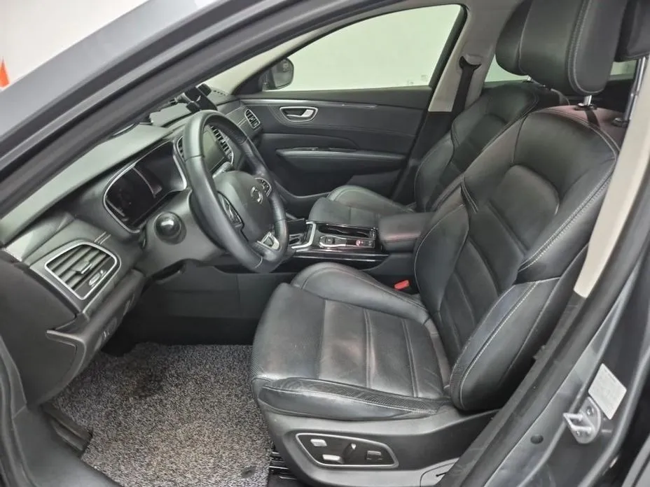 Renault SM6
