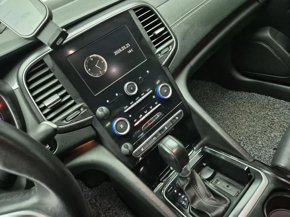 Renault SM6