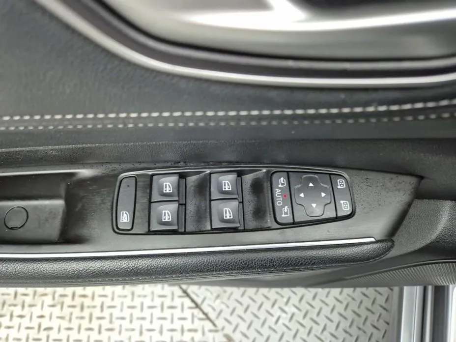 Renault SM6