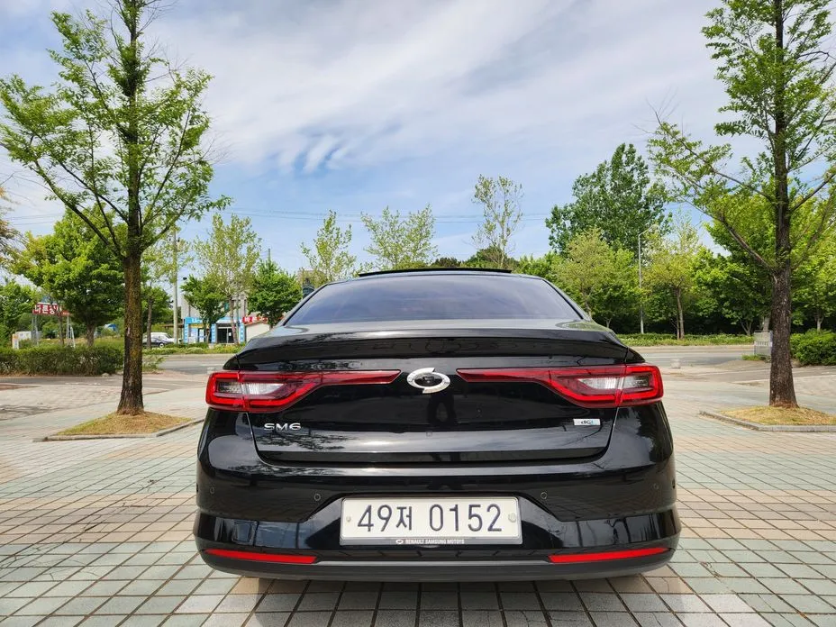 Renault SM6