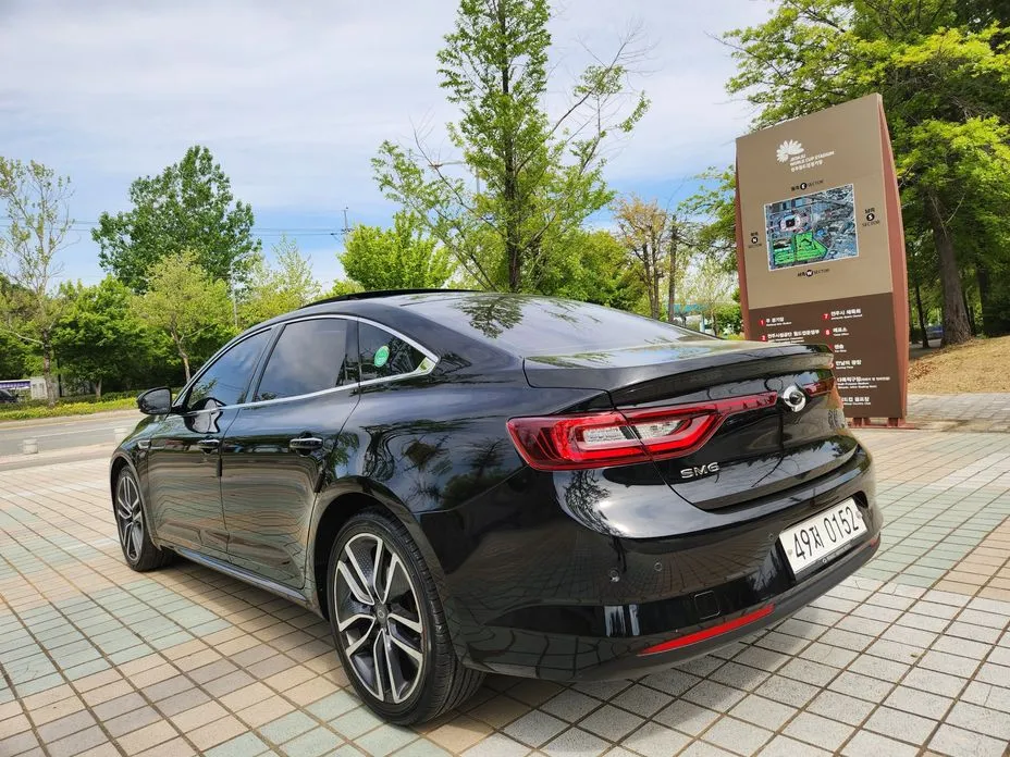 Renault SM6
