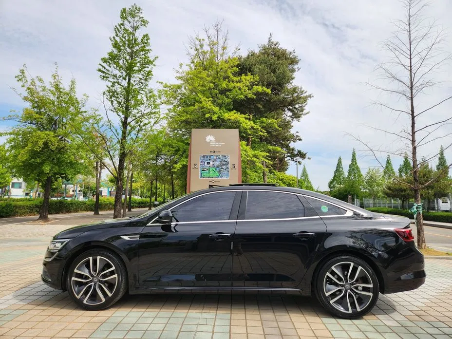 Renault SM6