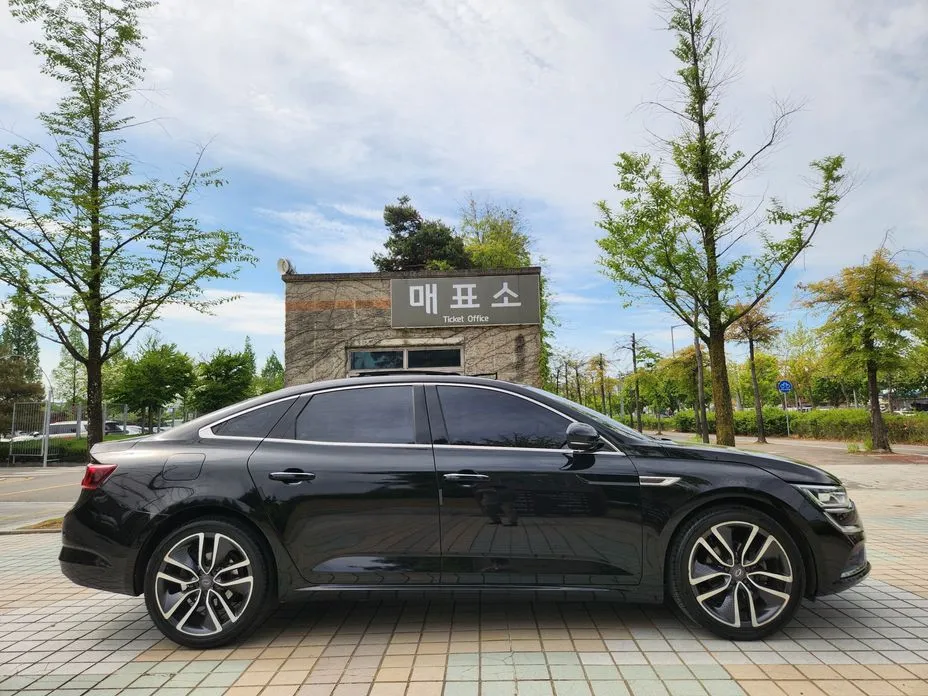 Renault SM6