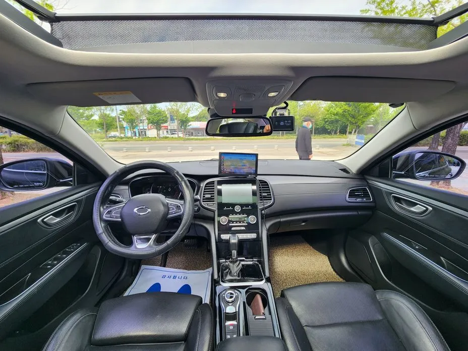 Renault SM6