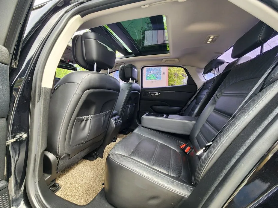 Renault SM6