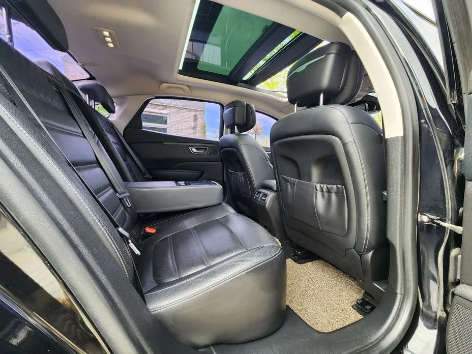 Renault SM6