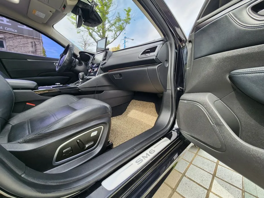 Renault SM6