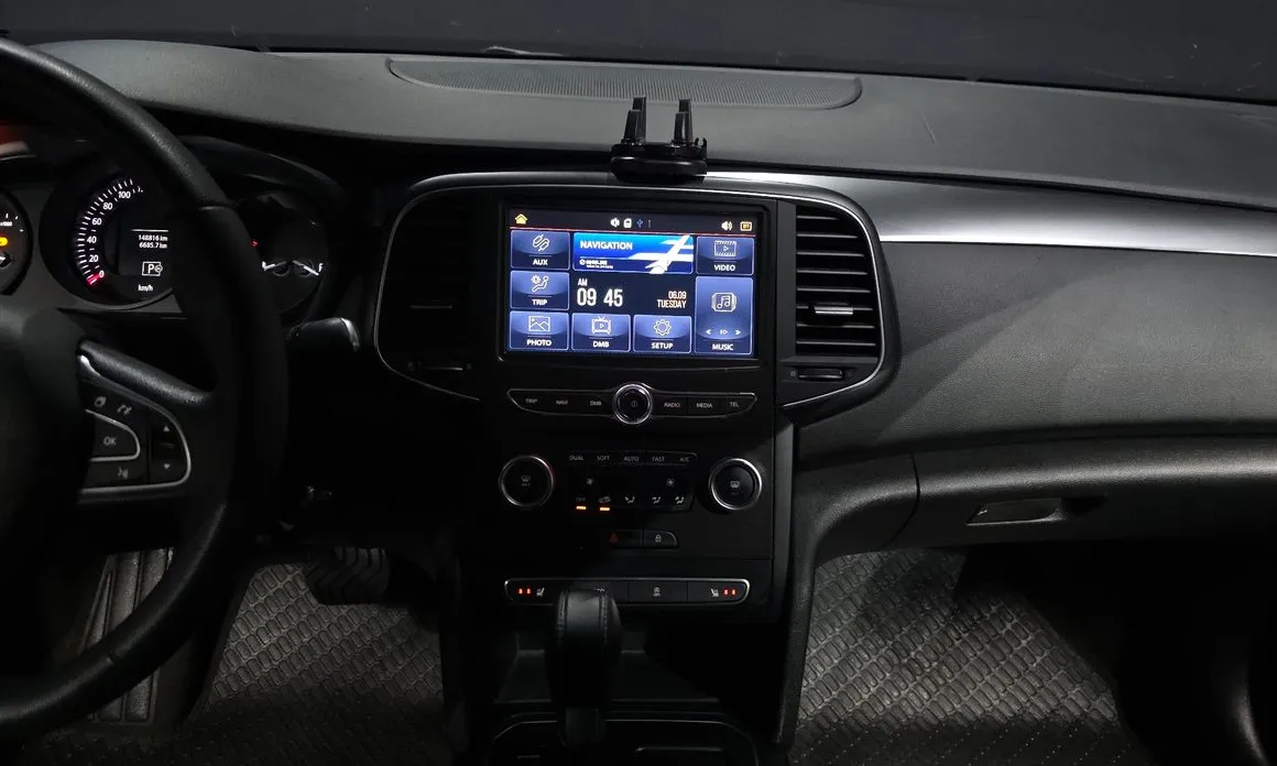 Renault SM6