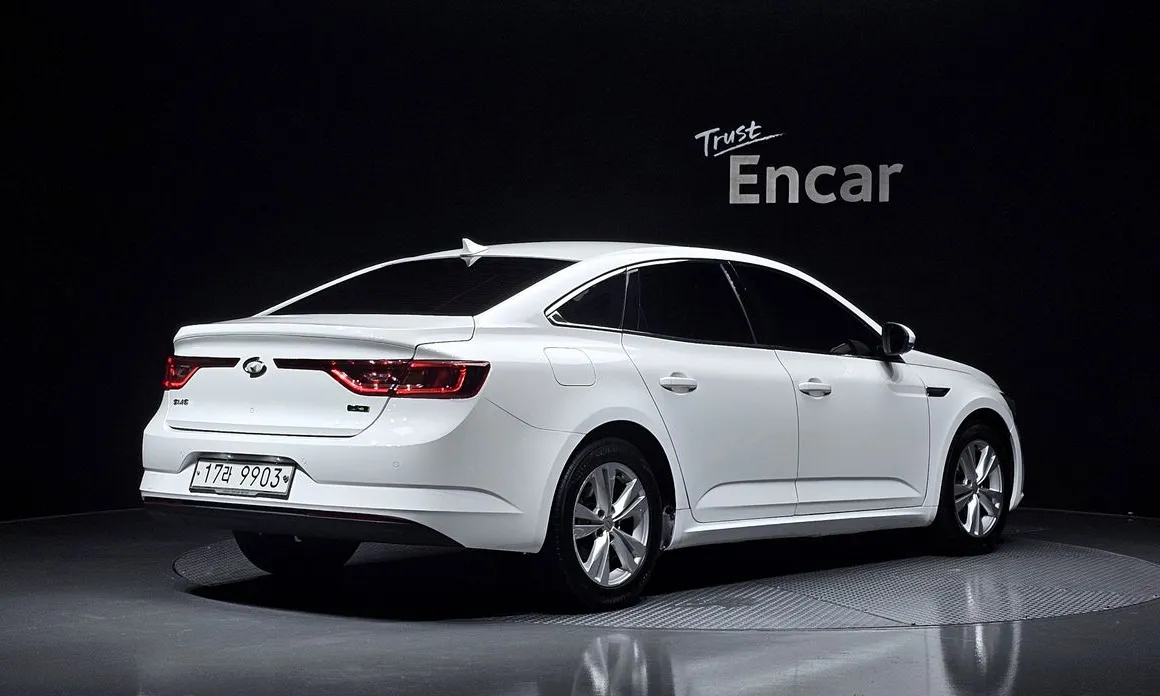 Renault SM6