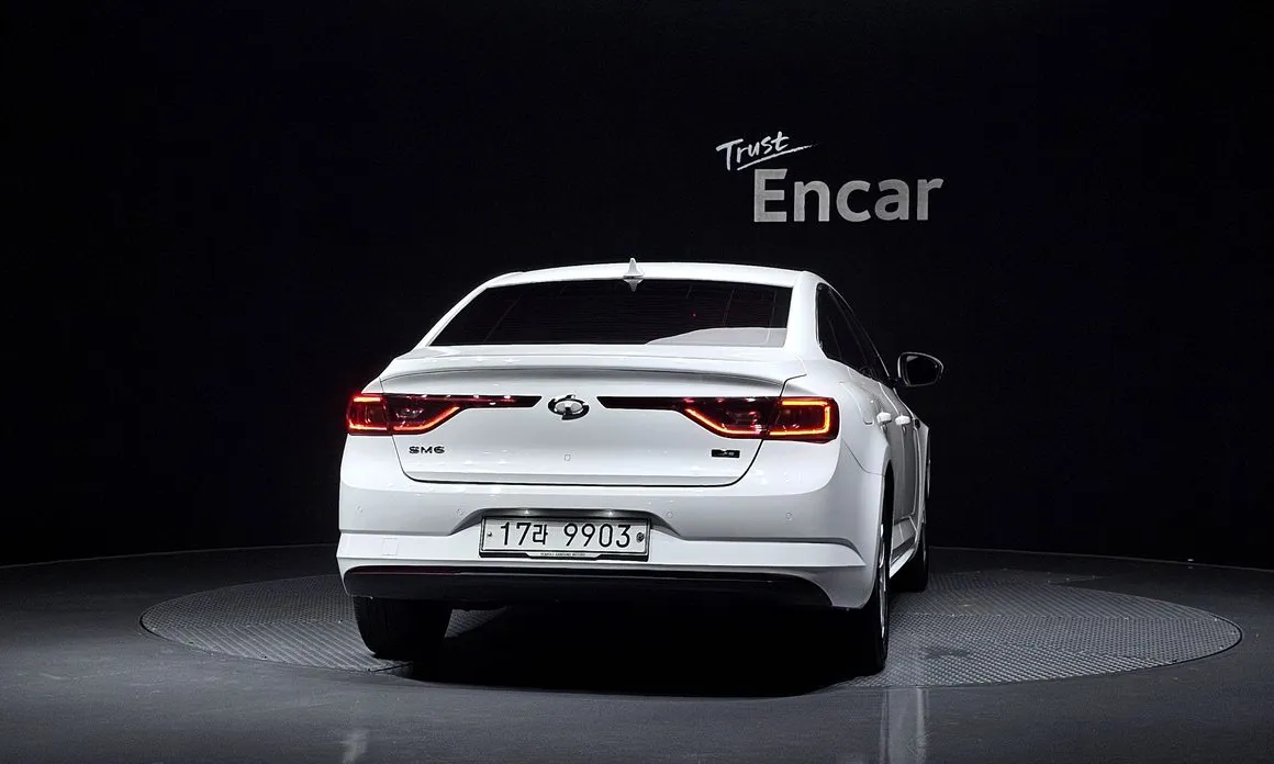 Renault SM6
