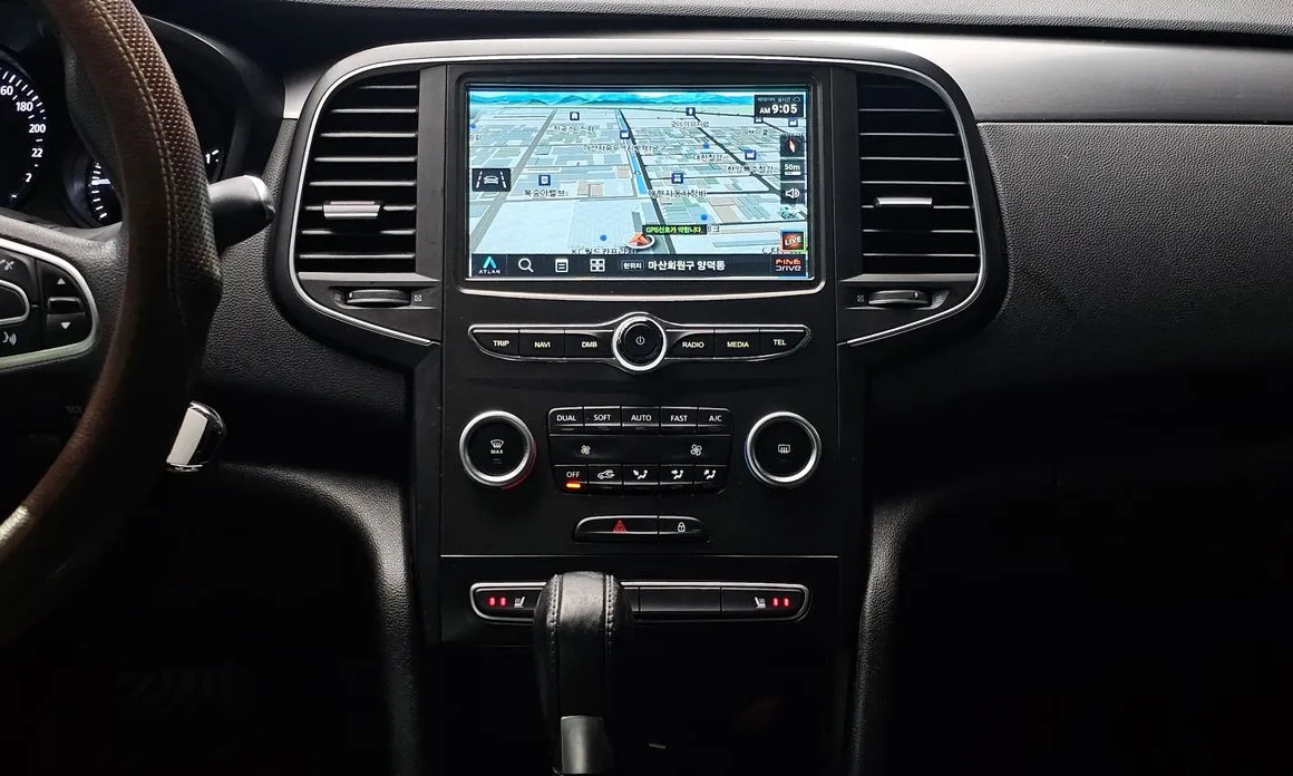 Renault SM6