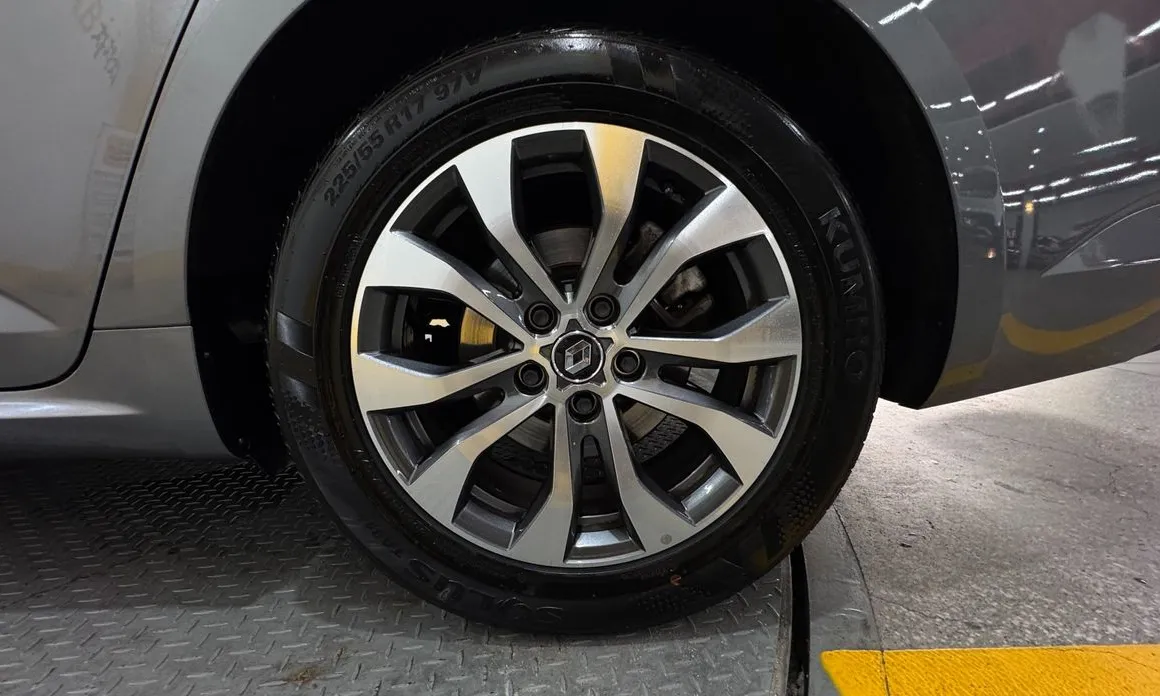 Renault SM6